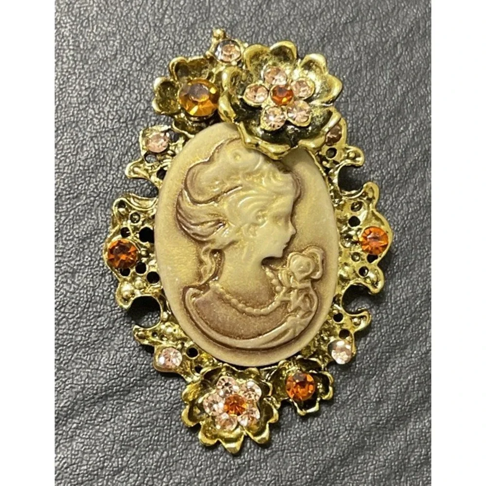 Cameo Brooch Drop Pink Stone Oval Gold Tone Rhinestones Pin Gothic Vintage Style